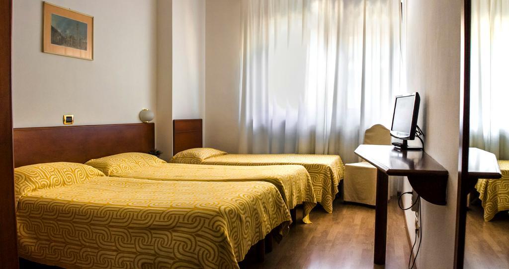 Domus Hotel Alessandria Ngoại thất bức ảnh