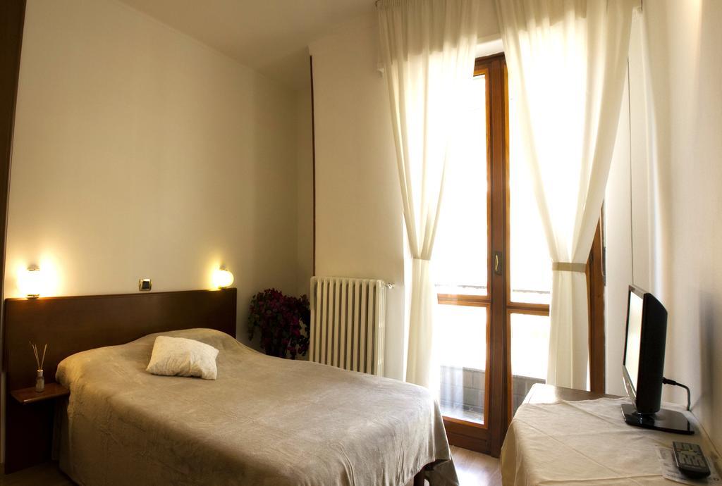 Domus Hotel Alessandria Ngoại thất bức ảnh